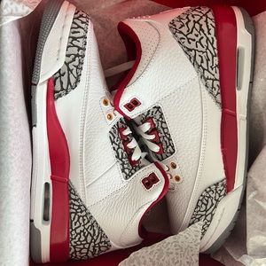 Hello I am selling brand new air Jordan 3s